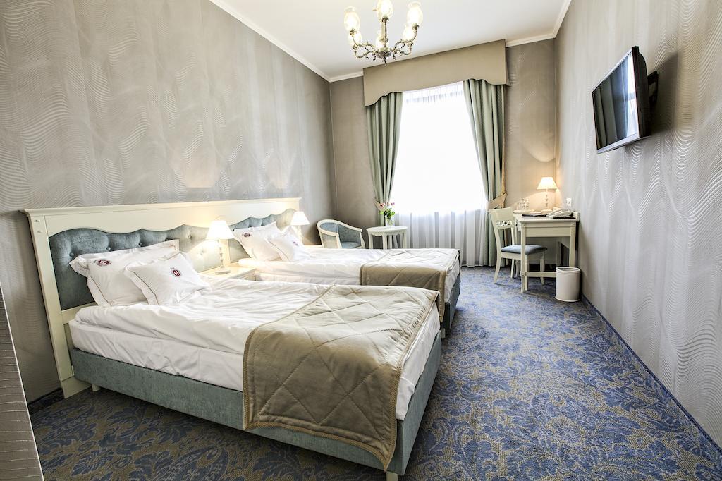 Hotel Jaroslaw Ngoại thất bức ảnh