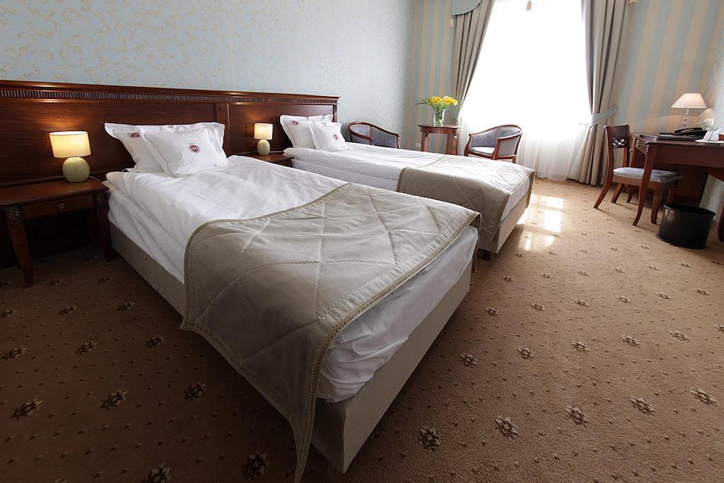 Hotel Jaroslaw Phòng bức ảnh