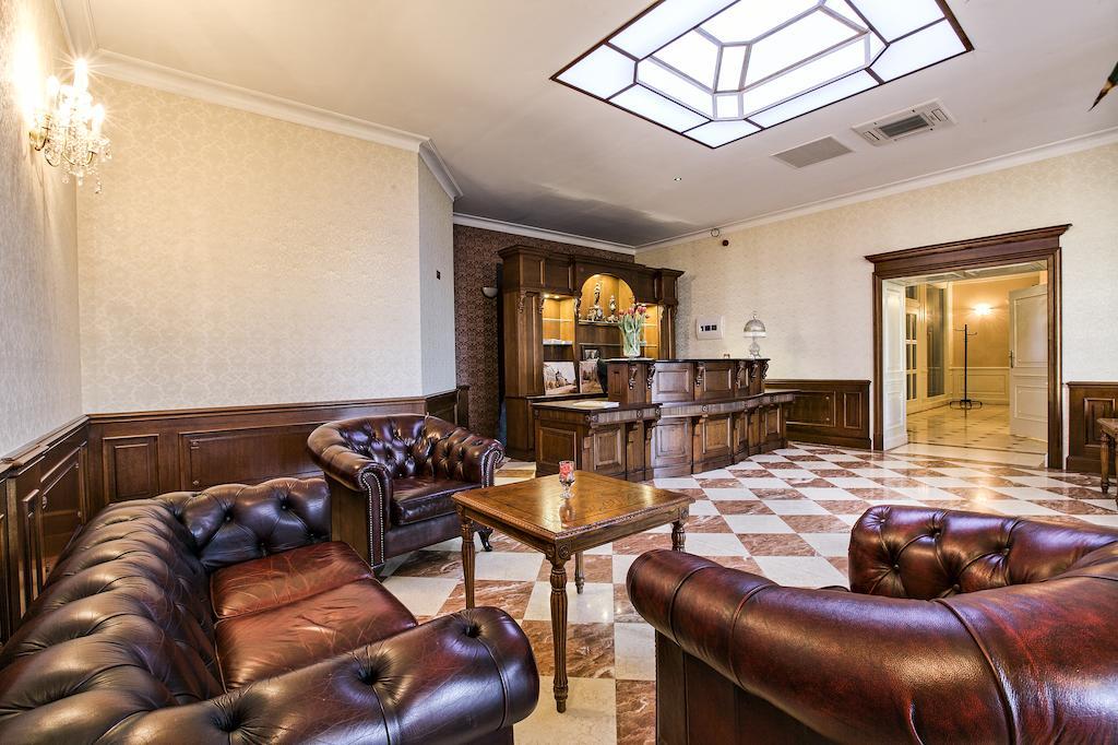 Hotel Jaroslaw Ngoại thất bức ảnh