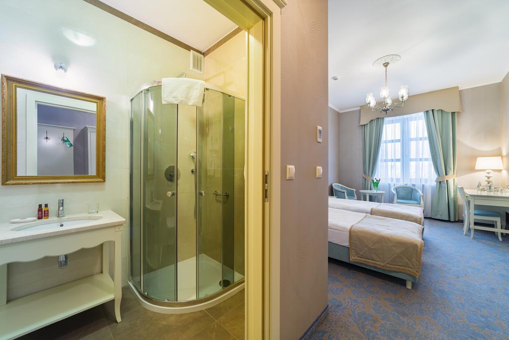 Hotel Jaroslaw Ngoại thất bức ảnh