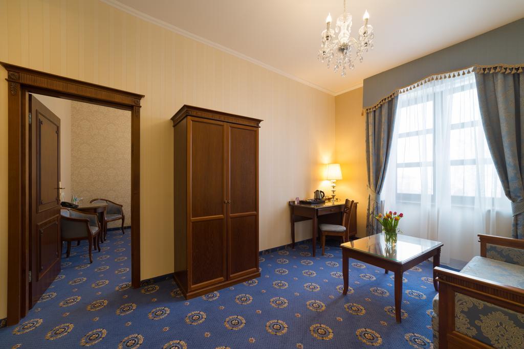 Hotel Jaroslaw Ngoại thất bức ảnh