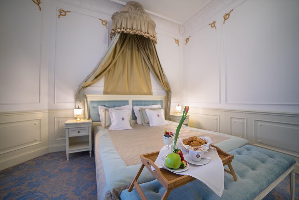 Hotel Jaroslaw Ngoại thất bức ảnh