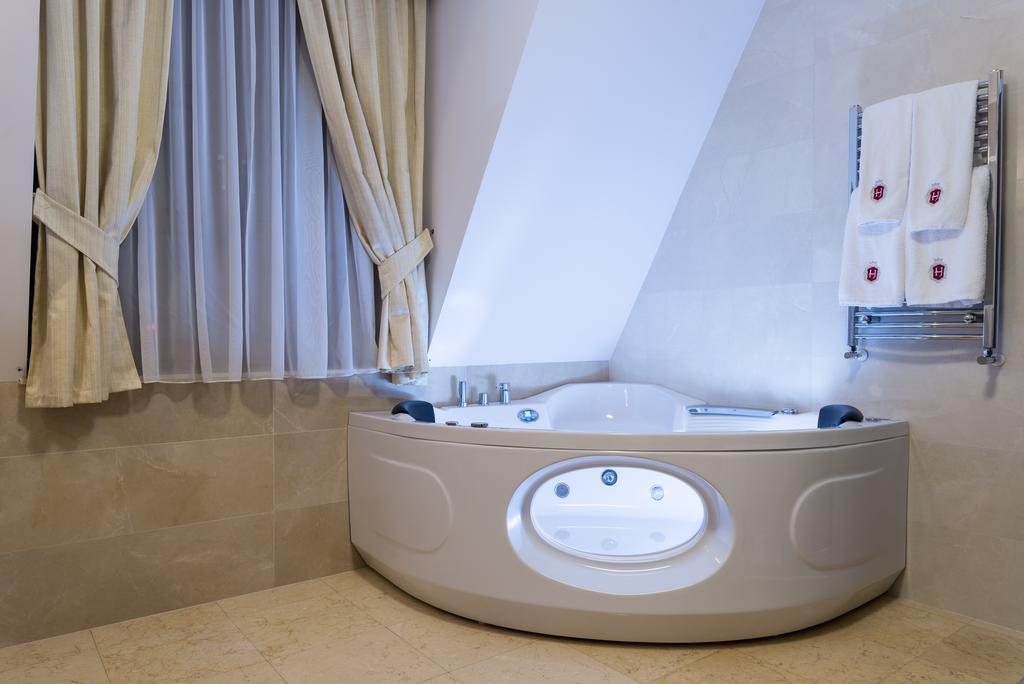 Hotel Jaroslaw Ngoại thất bức ảnh