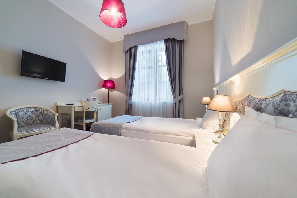 Hotel Jaroslaw Ngoại thất bức ảnh