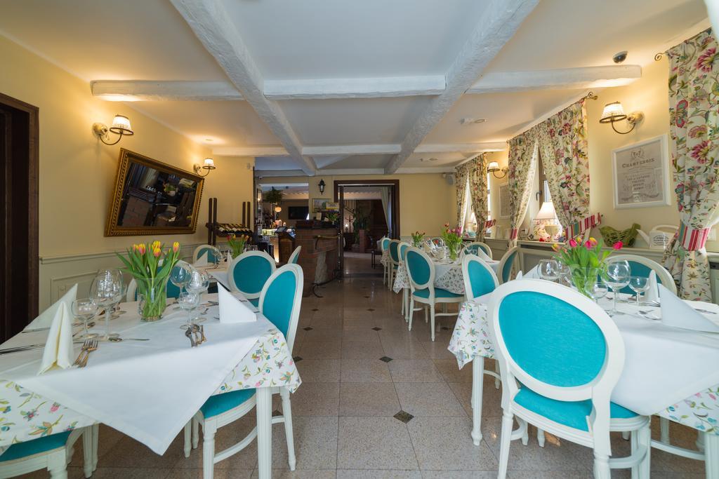 Hotel Jaroslaw Ngoại thất bức ảnh