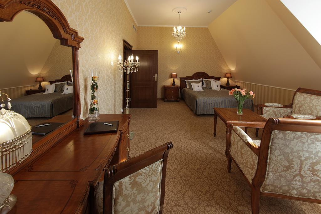 Hotel Jaroslaw Ngoại thất bức ảnh